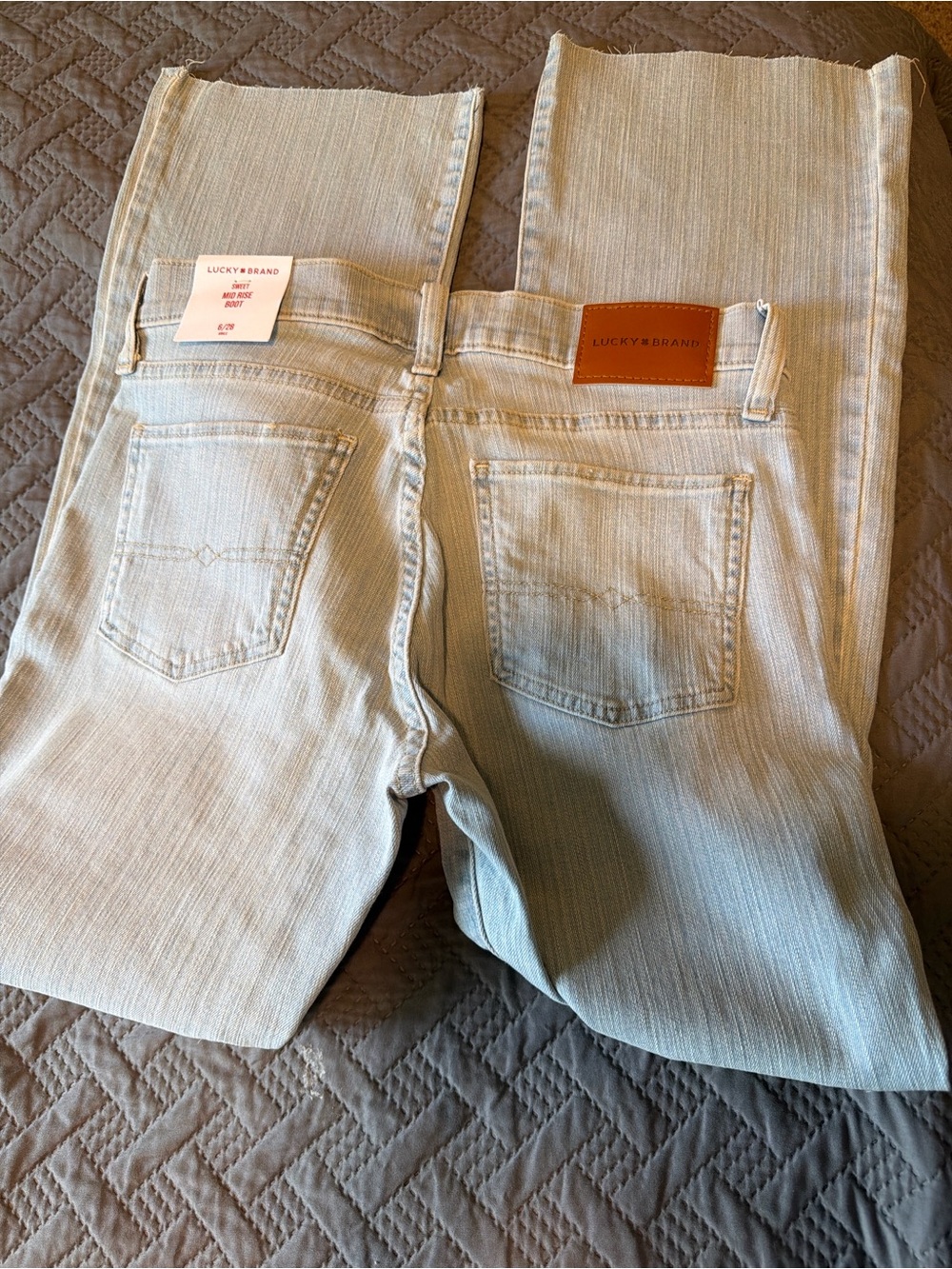 Lucky Brand Straight Leg Jeans in Light Blue Wash
